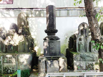 説教浄瑠璃5代目太夫の墓.JPG